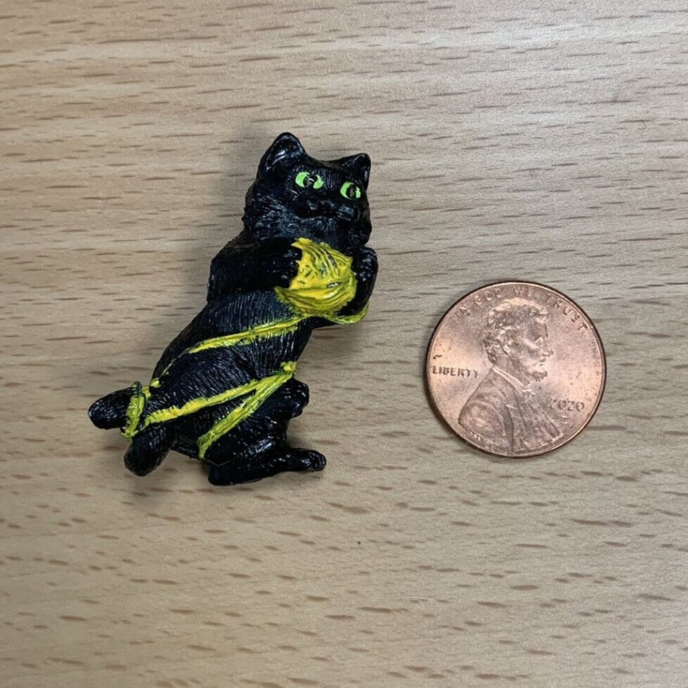 Vintage Dollhouse Miniature Artisan Painted Metal Black Cat Pet Kitty w/ Yarn